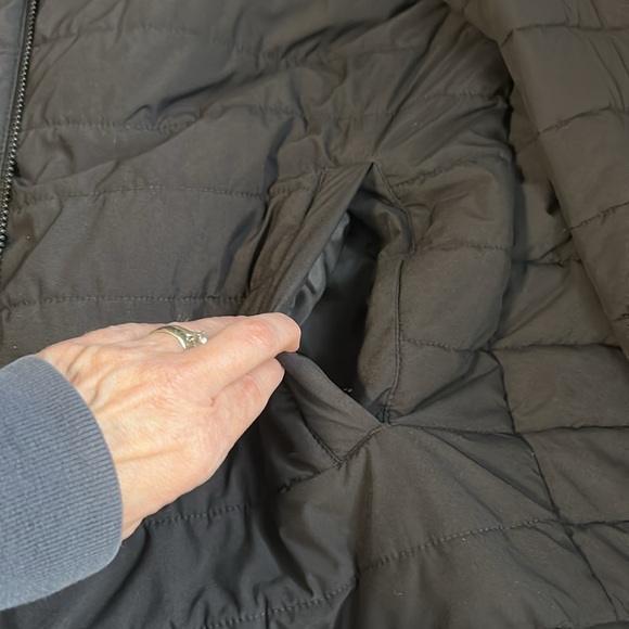 Calvin Klein Men’s Black Puffer Jacket - Picture 8 of 11